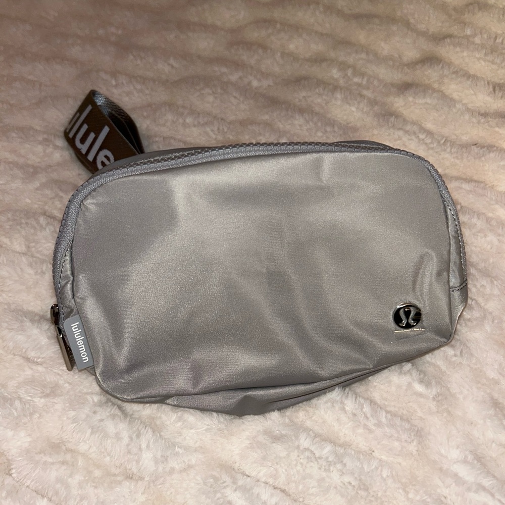 NWT Silver Lululemon Belt Bag - Picture 2 of 7